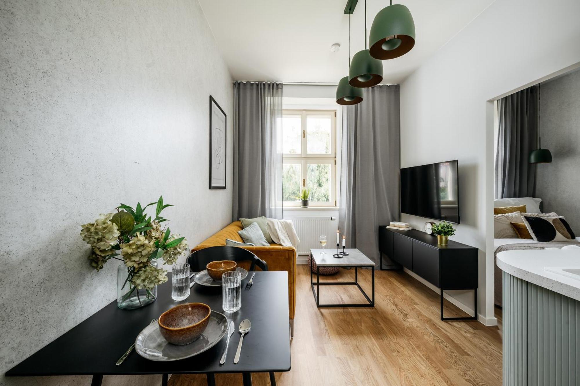 Days - - Easy Access * Praag